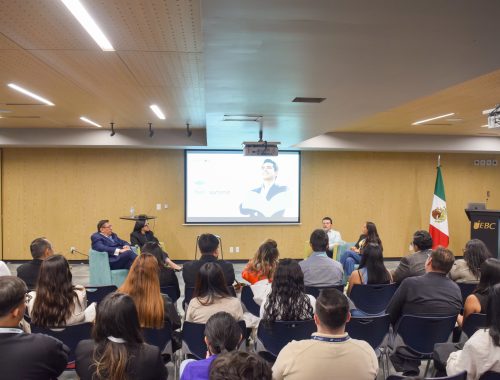 Panel sobre inteligencia artificial en la contaduría durante un evento de innovación y transformación digital para profesionales contables.