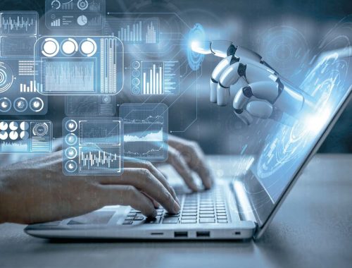 Profesional analiza información financiera utilizando herramientas de Inteligencia Artificial en un entorno digital.
